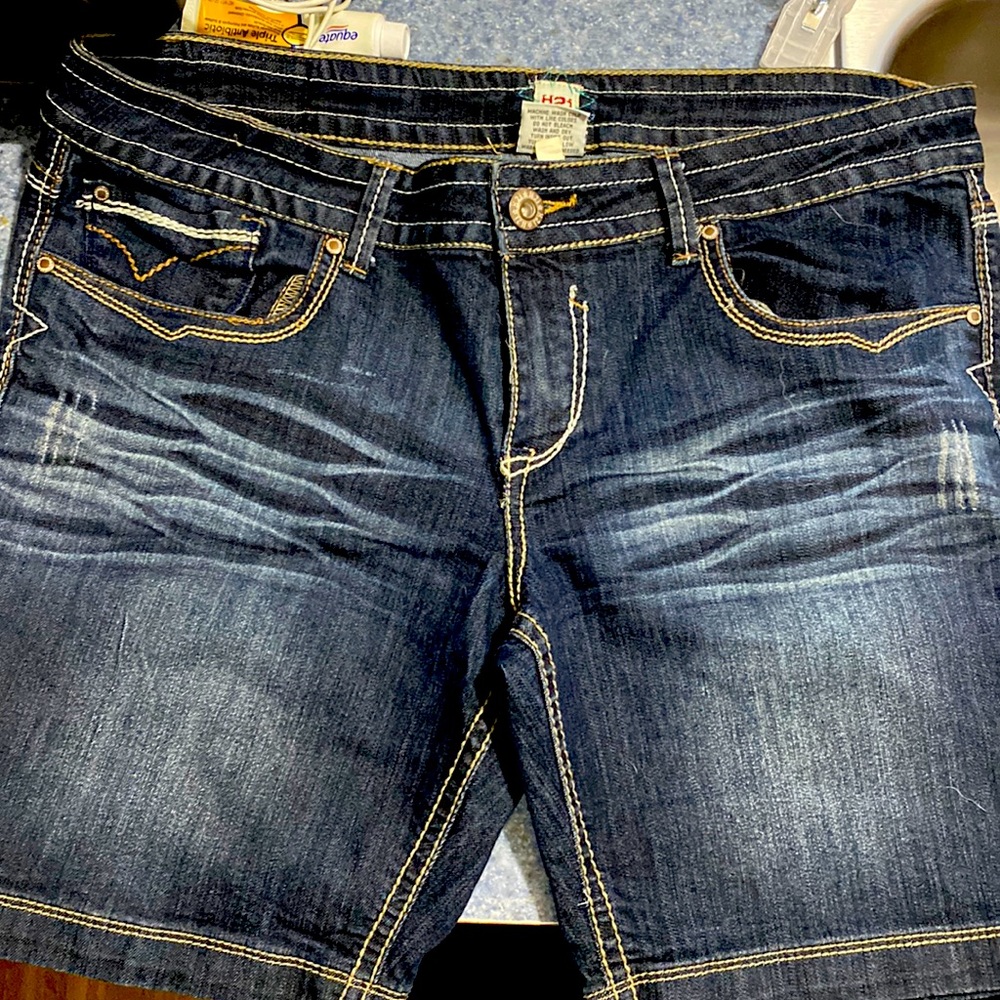 Size 17/18 H2j Bermuda Jean shorts!